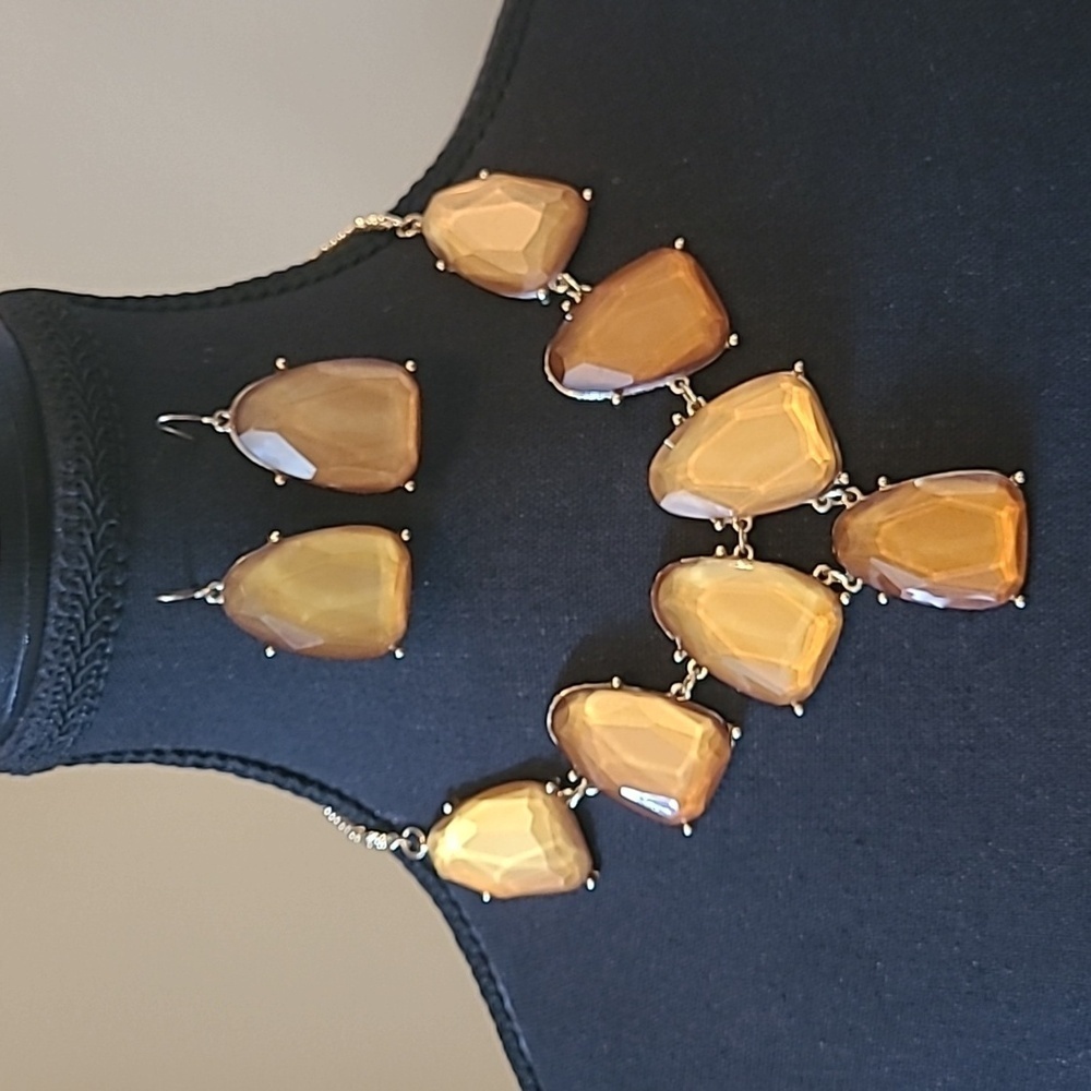 VINTAGE Lightweight Neutral Chunky Statement Necklace and Drop Earring Set